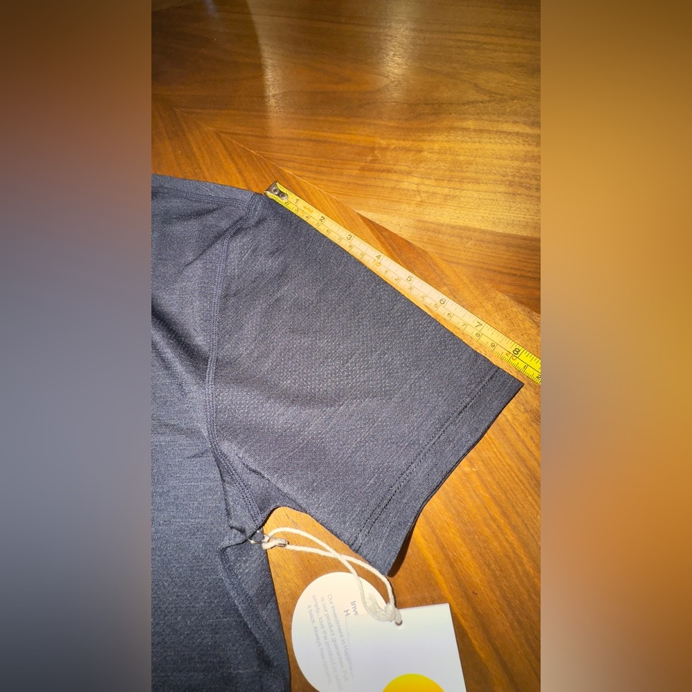 VUORI Dark Short Sleeve Tee Athletic Style - Picture 6 of 11